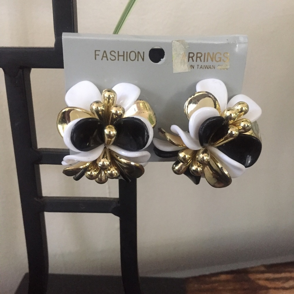 Flower Stud Fashion Earrings for Sale!